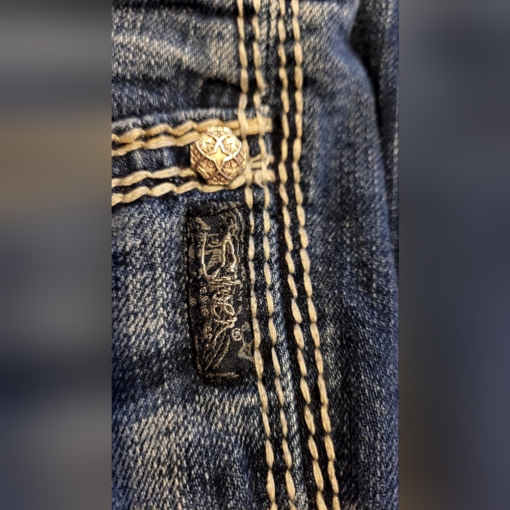 Silver Jean Co Suki Distressed Jeans View 5